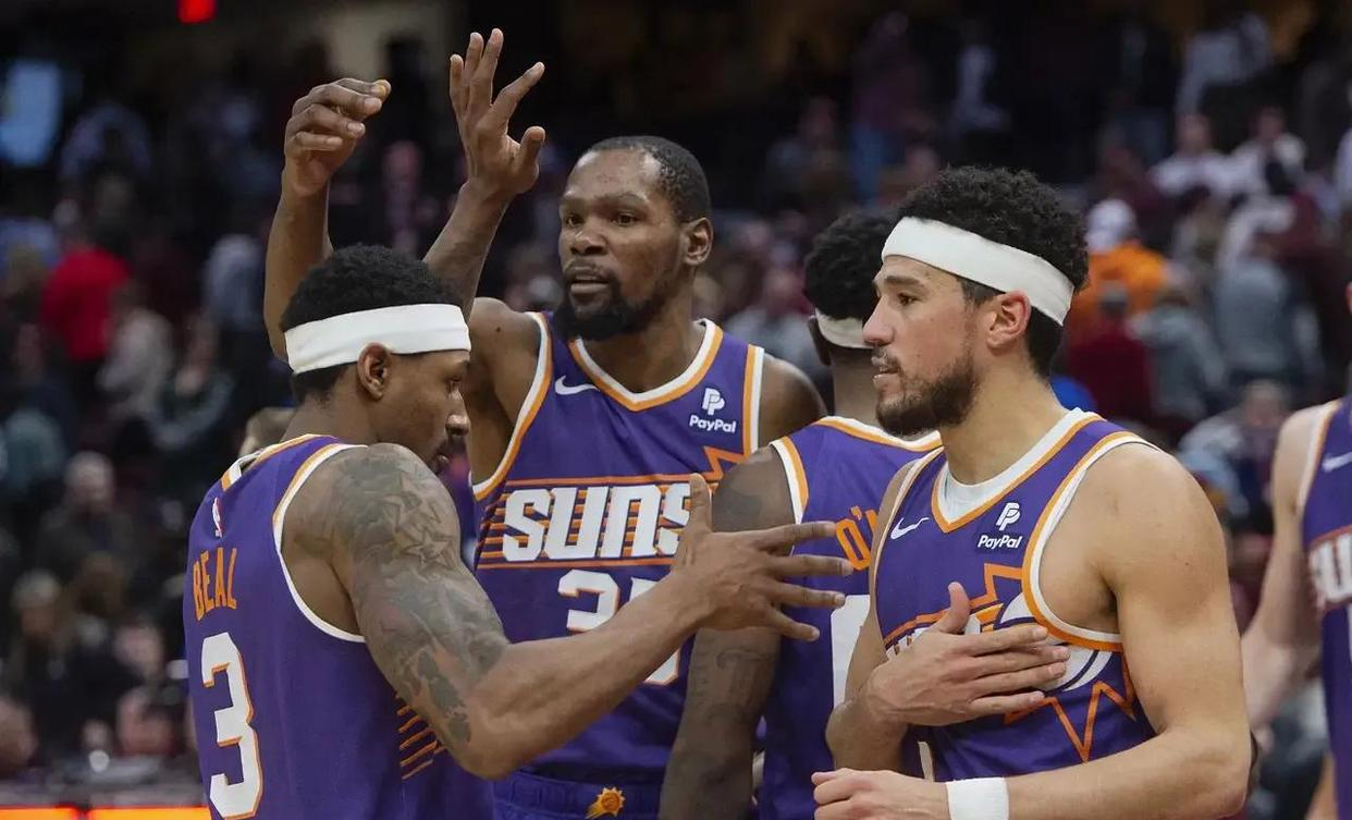 lol新手礼包-关于里程碑夜！菲尼克斯太阳强势反弹，NBA常规赛今晚刷纪录，气氛紧张，年轻球员得到机会的信息