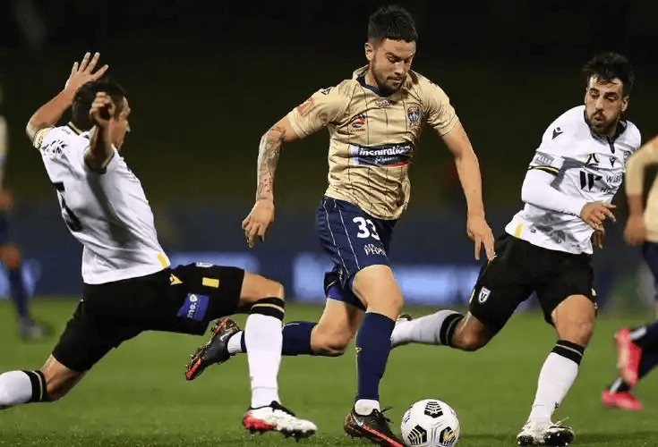 lol新手礼包-足总杯赛后再迎强敌，纽约尼克斯豪取连胜，主帅态度——底气十足，资深球员宣示担当的简单介绍