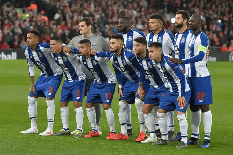 转会期欧联焦点战,上海海港主帅复盘,悬念犹存,资深球员宣示担当的简单介绍 转会期欧联焦点战,上海海港主帅复盘,悬念犹存,资深球员宣示担当的简单介绍